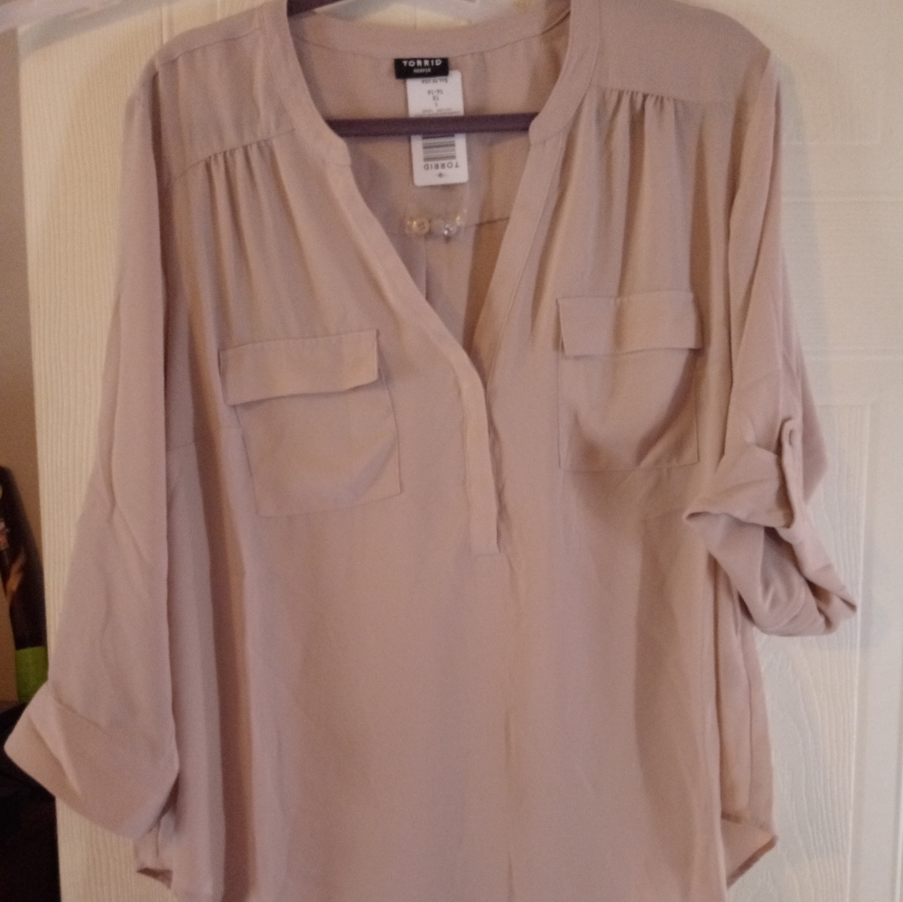 BNWT Torrid Harper top